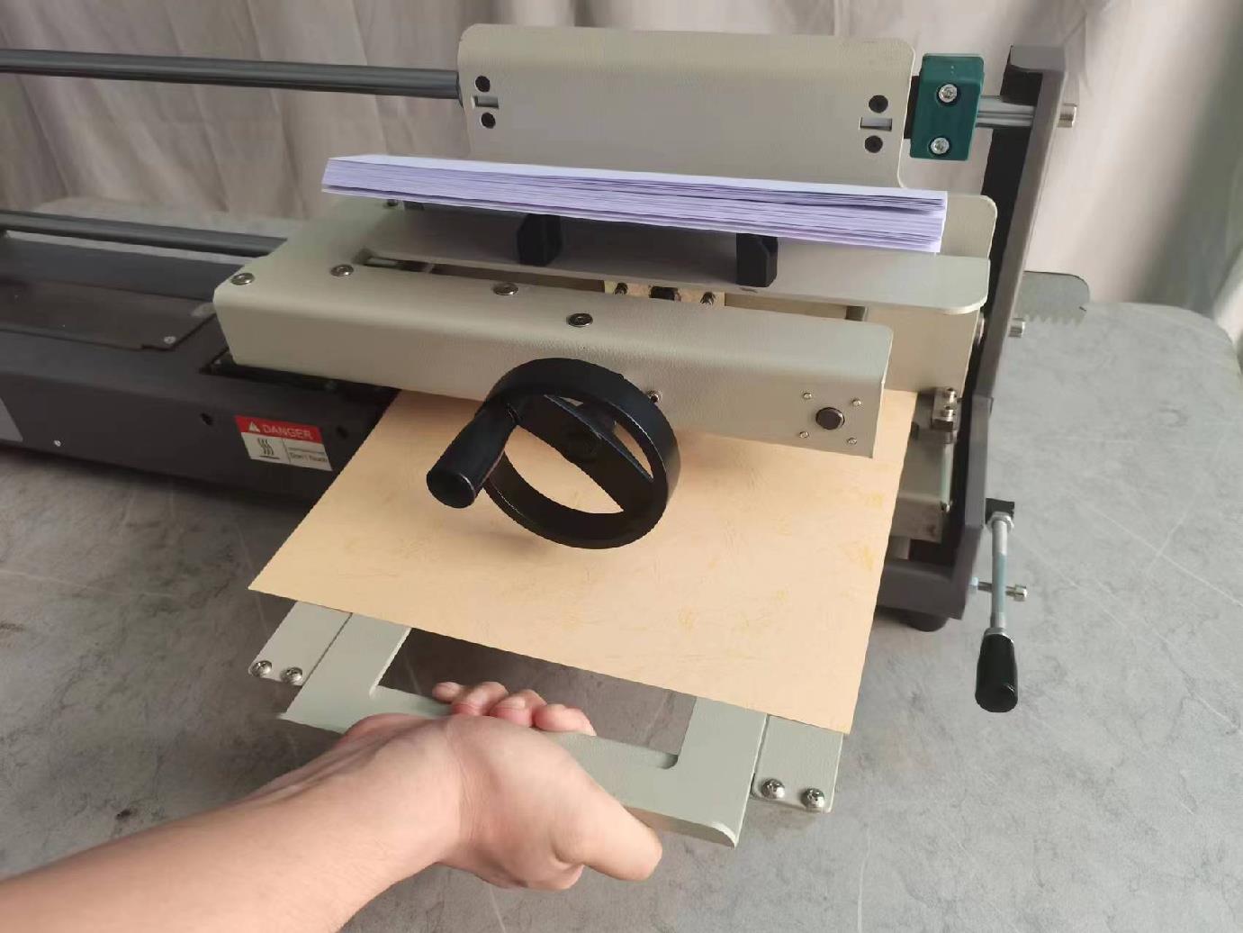 プロ仕様工業用ホットグルー製本機 マニュアル 320mm厚対 - Binding Machine Comb のレビューと価格