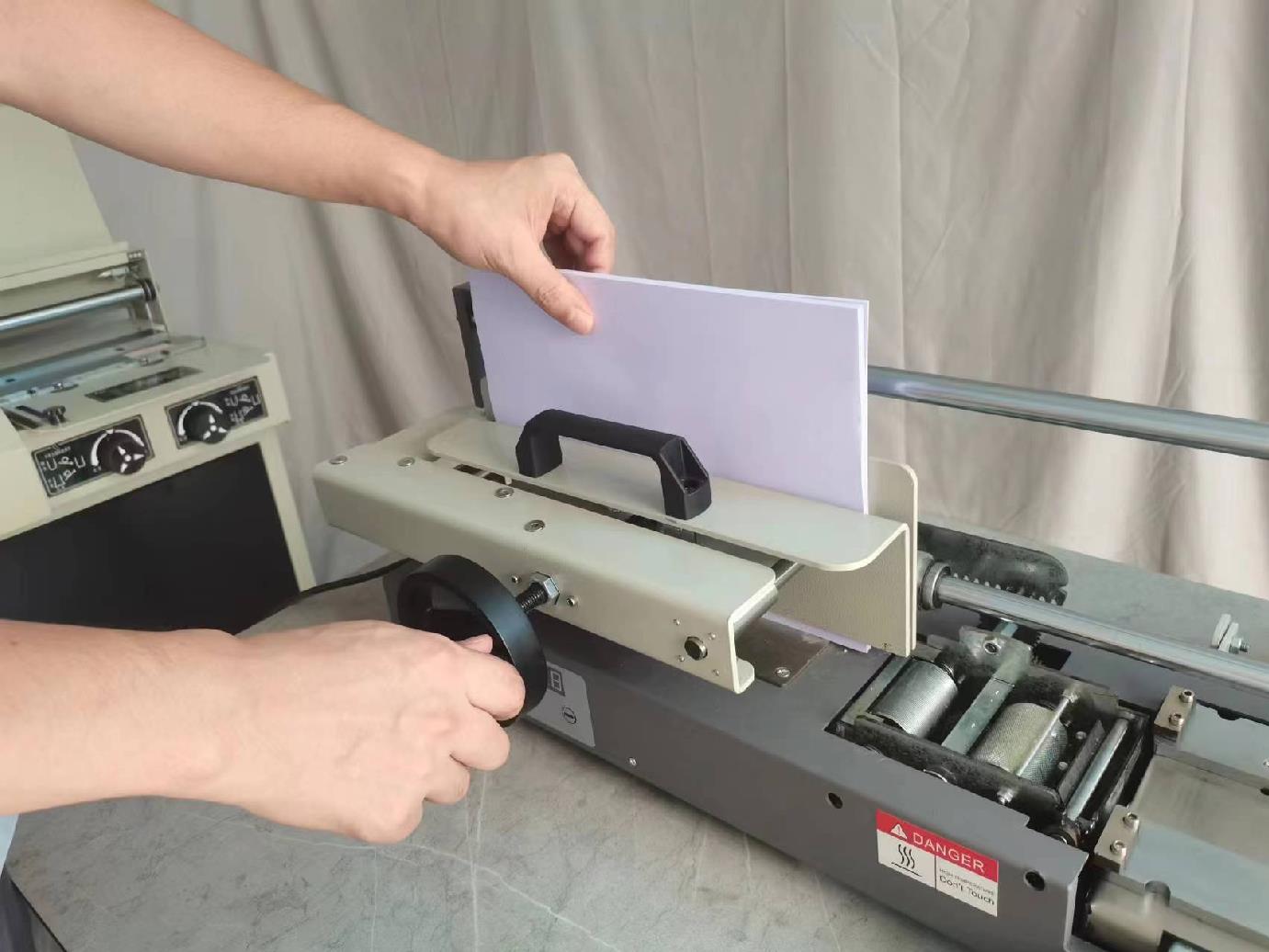 プロ仕様工業用ホットグルー製本機 マニュアル 320mm厚対 - Binding Machine Comb のレビューと価格